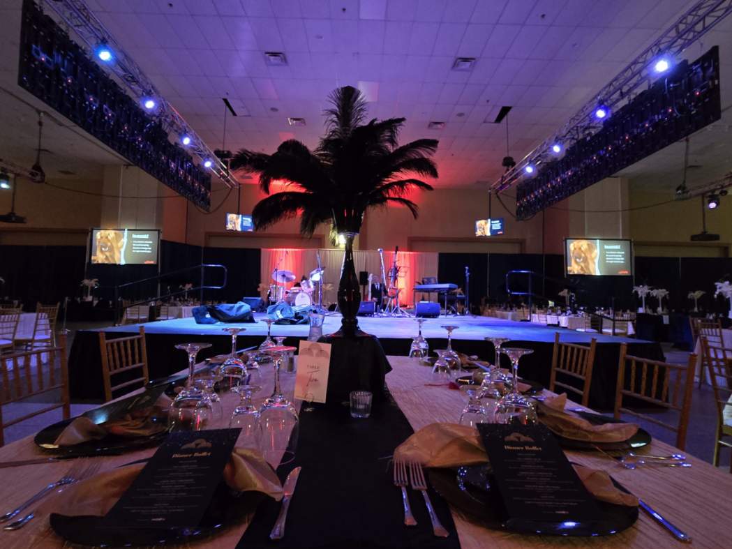 From a casual festive luncheon to an elegant holiday buffet or a formal plated dinner, we ensure your guests leave satisfied, happy, and full of holiday cheer.